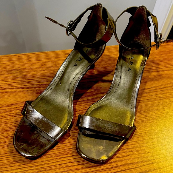 Selling minimally worn good quality heeled sandals - Picture 1 of 1